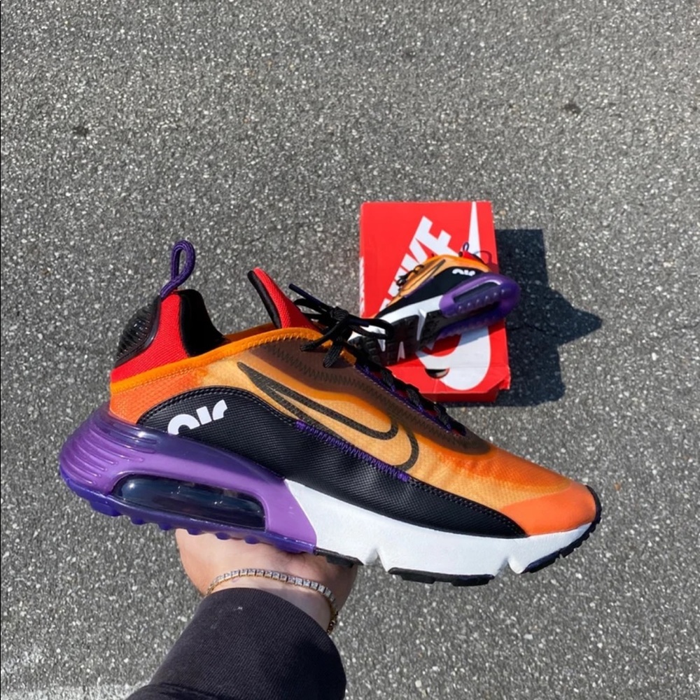 Nike Air Max 2090 Magma Orange Size 9.5